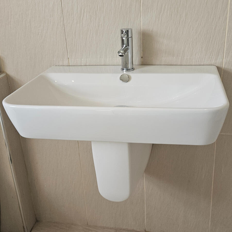 Fitting bathroom sink